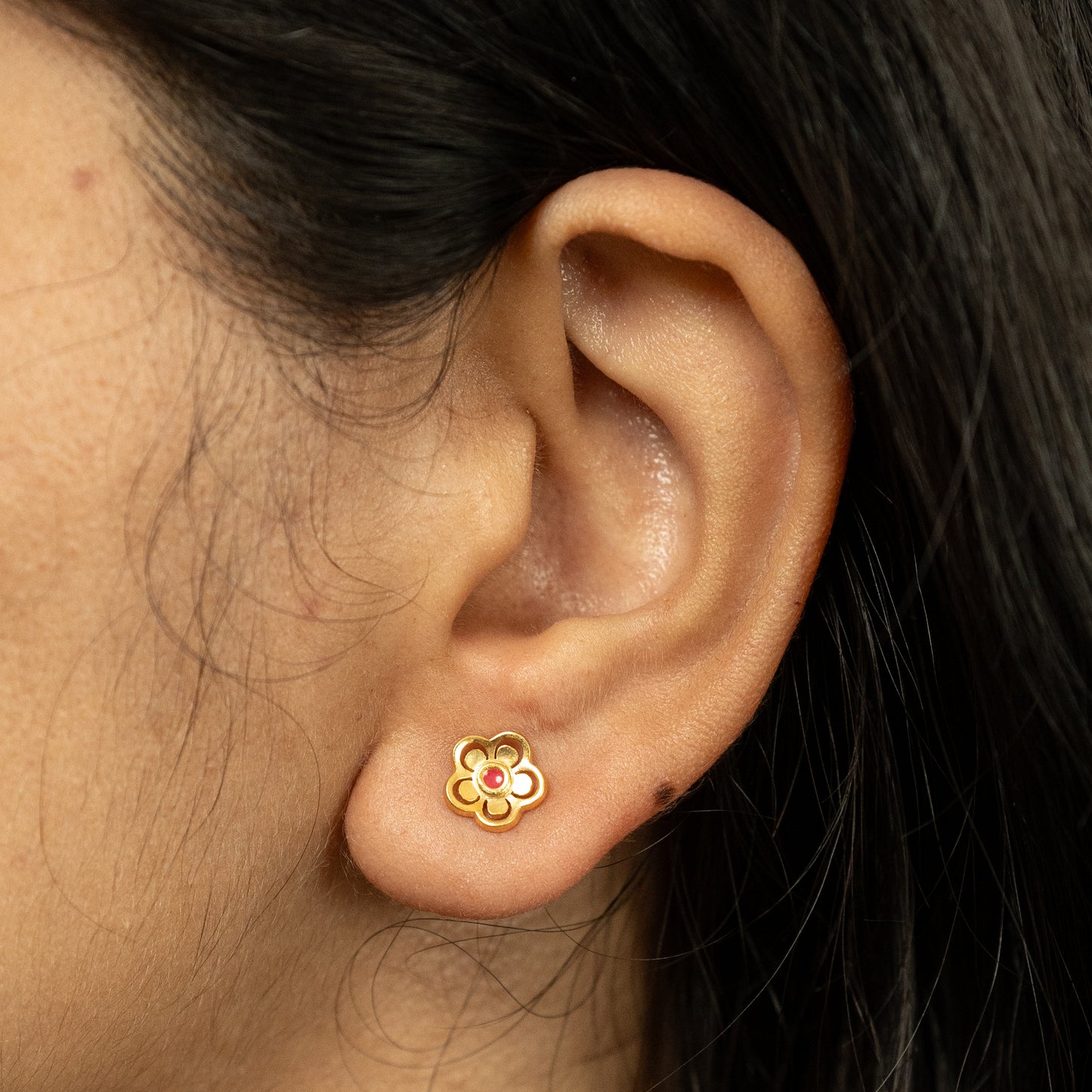 Cutworked Golden Flower earrings in 925 Silver